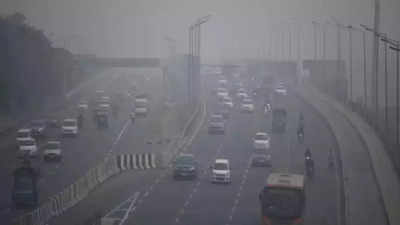 Minimum city: Fog has Delhi in freeze frame