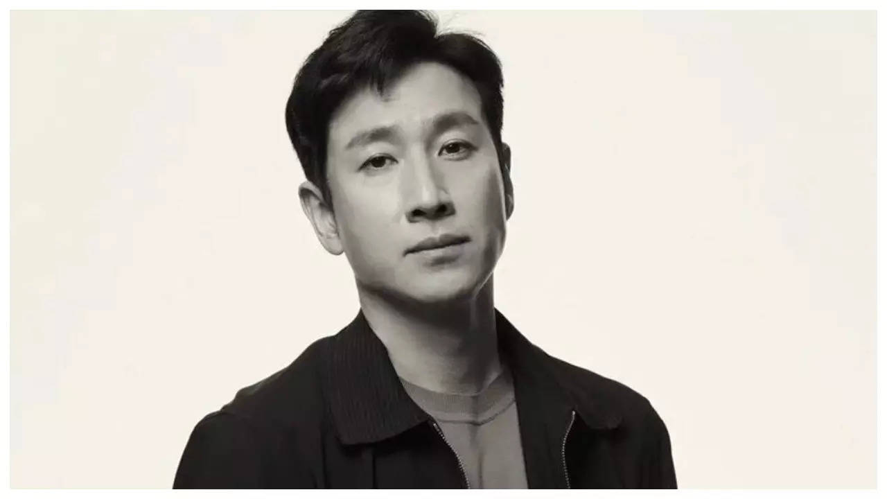 Lee Sun-kyun death case: Woman who blackmailed late actor and attempted to  extort 350 MILLION gets detained by police - Times of India