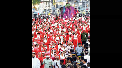 More than 10,000 Santa Clauses add colour to Buon Natale celebrations at Thrissur