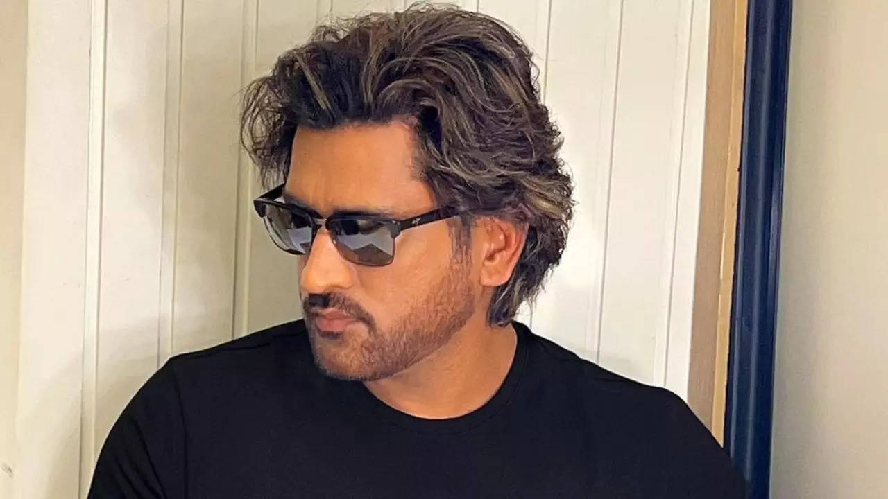 MS Dhoni's new look, hairstyle set the Internet on fire; check recent pic  of 'Perfect Hollywood Hero' | Mint