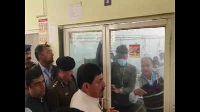 Madhya Pradesh CM visits Guna hospital after tragic road accident