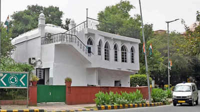 Lutyens left mosque untouched, find other solutions: Historians
