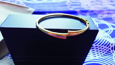 Two staffers arrested for stealing one flyer’s bangle, another’s watch