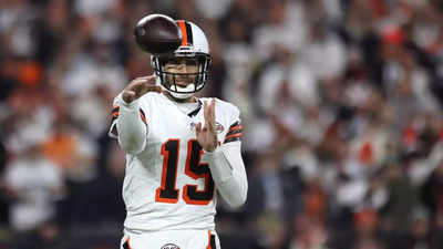 Joe Flacco throws 3 TD passes and Cleveland Browns clinch unlikely spot in playoffs with 37-20 win over New York Jets