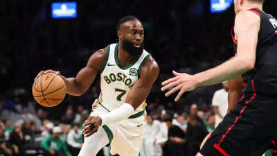 Jaylen Brown helps Boston Celtics top Toronto Raptors, improve to 16-0 at home