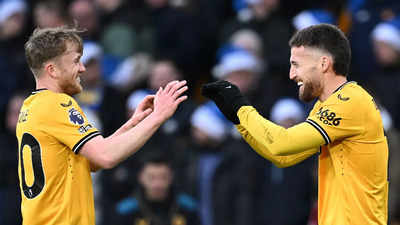 Wolves end year on high with 3-0 win over Everton