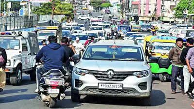 Corridor set to be razed, traffic cops begin drive to bring order on roads