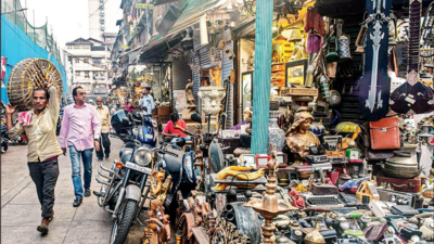 Fast-shrinking Chor Bazaar fights to keep edge in e-age