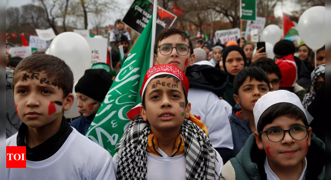 Tens of thousands hold anti-Israeli protest in Istanbul