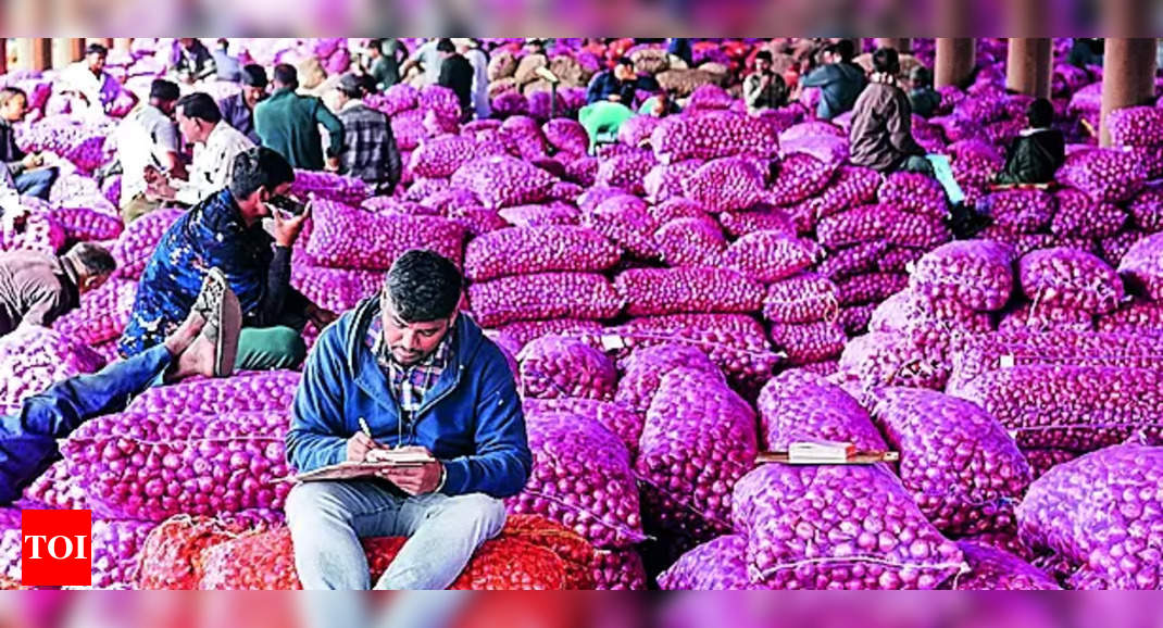 Onion Export: As prices fall, government may lift ban on onion export | India News