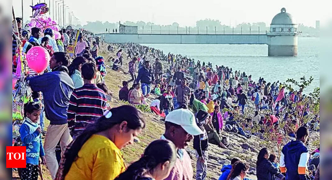 Picnic Spots: New Year Celebrations: Thousands Flock to Picnic Spots in ...