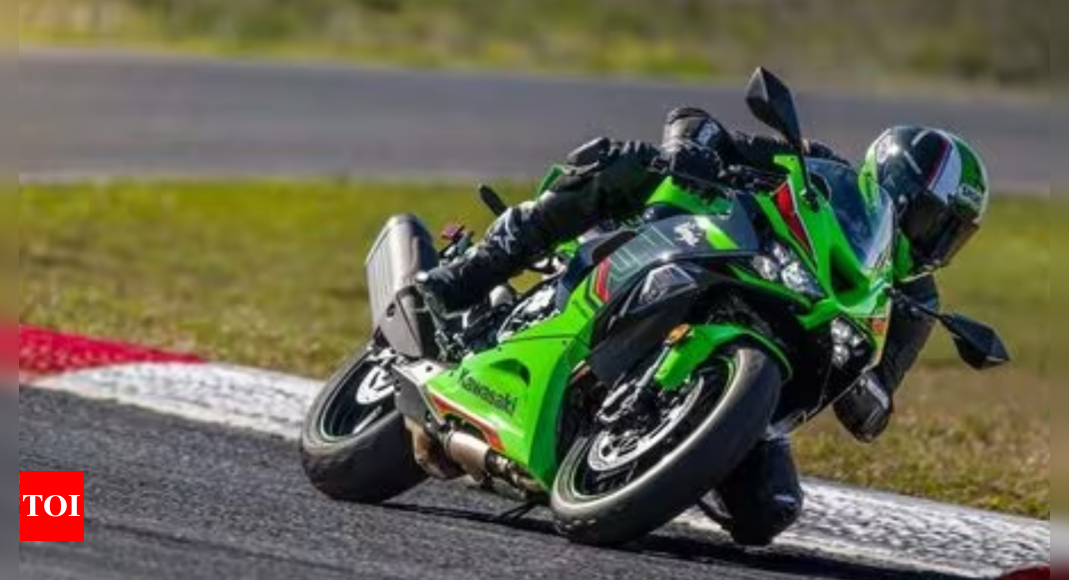 2024 Kawasaki Ninja ZX-6R launched in India at Rs 11.9 lakh: Gets 636 cc engine with 122.3 bhp of power