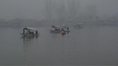Kashmir reels under severe cold; Srinagar shivers at -5.2°C, Pahalgam at -6.2°C