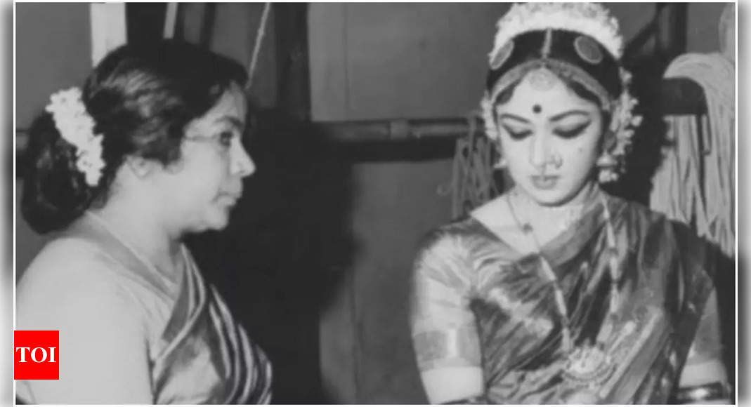 Hema Malini shares throwback pictures with mother on her birth ...