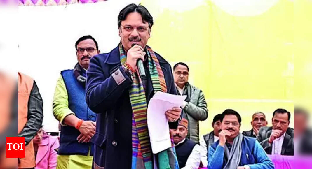 Rajeshwar Interacts With Beneficiaries | Lucknow News - Times of India