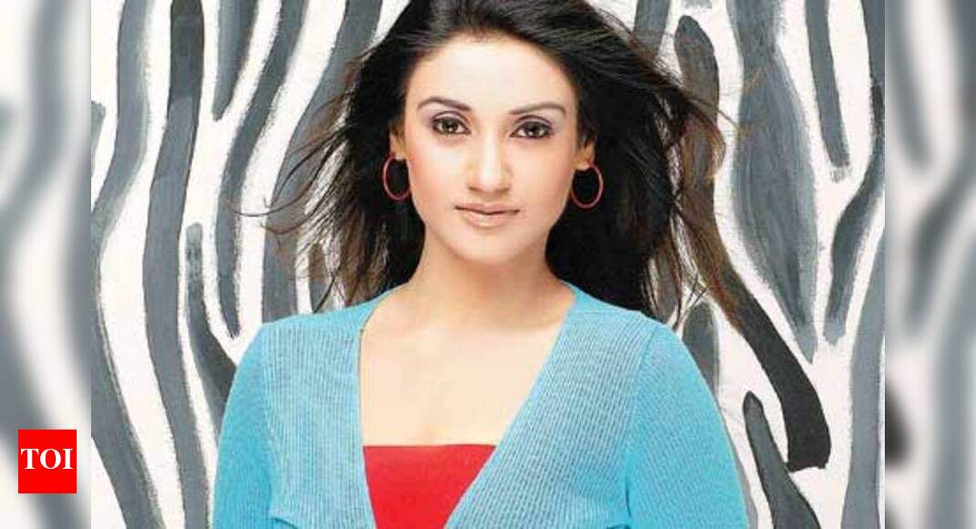When a fan threw a chappal at Rati! - Times of India