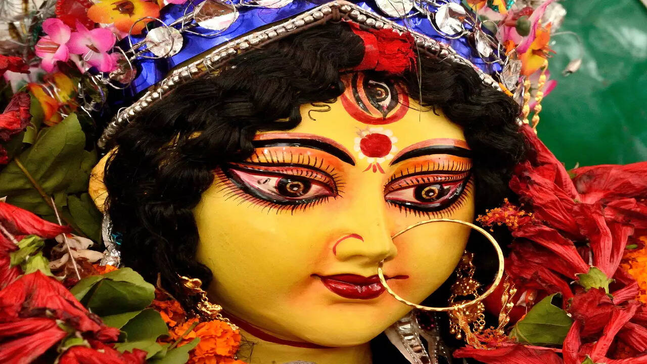 Monthly Durgashtami 2024 :  Today is Phalgun Durgashtami 2024, worshipers of Shakti should worship in this auspicious time.