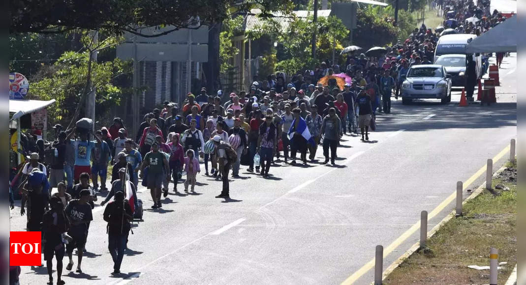 Les migrants des caravanes dispersées du sud du Mexique espèrent obtenir des permis
