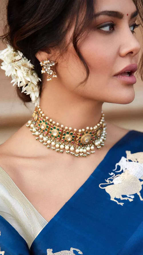 Esha Gupta is elegance personified in a beautiful blue silk saree