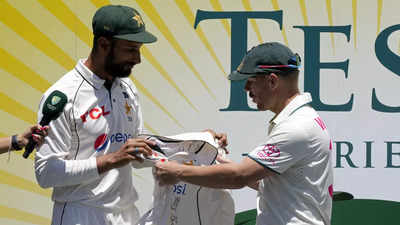 Pakistan captain Shan Masood presents David Warner with a special farewell gift