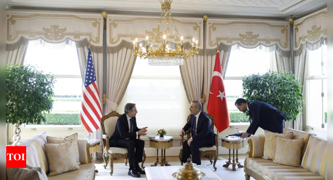 Antony Blinken s'entretient avec les dirigeants turcs pour tenter d'empêcher l'expansion de la guerre entre Israël et le Hamas