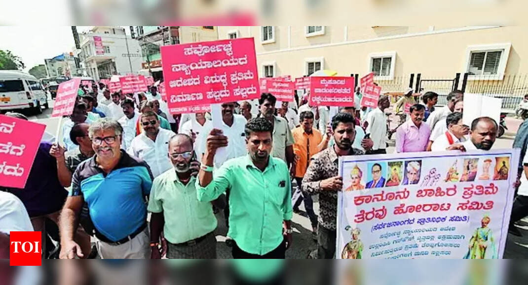 Protest Protest to Remove Controversial Statue at Gun House Circle in