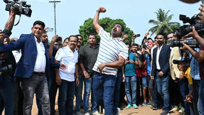 Muttiah Muralitharan bats for an IPL team from Kerala