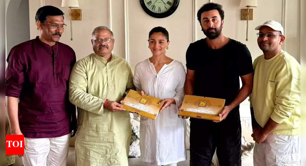 Ranbir, Alia receive Ram Mandir consecration ceremony invite | Hindi Movie News – Times of India Ranbir, Alia receive Ram Mandir consecration ceremony invite | Hindi Movie News – Times of India