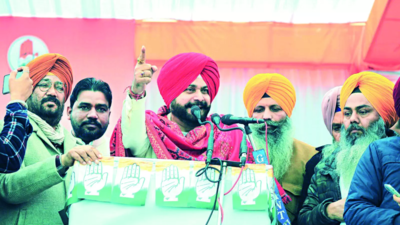 Navjot Singh Sidhu stays defiant, holds another rally in Bathinda