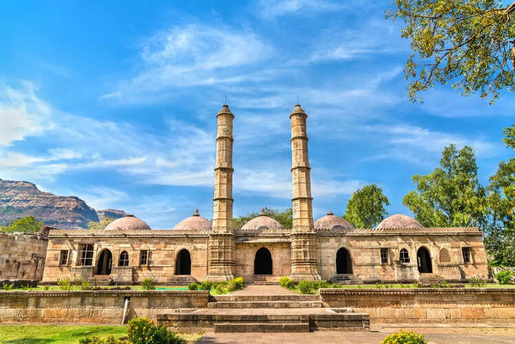 Pavagadh-Champaner (145 km)