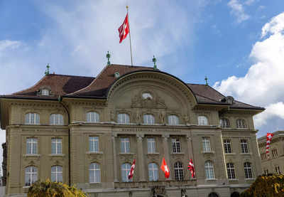​Swiss central bank logs loss after rate hikes