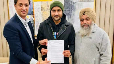 Cricketer turned AAP MP Harbhajan Singh gives grant for gym at Jalandhar badminton stadium