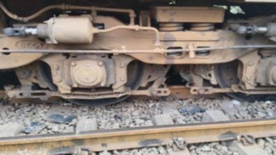 Engine derails at Chennai Egmore station