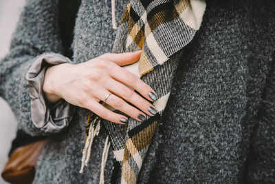 ​A guide to healthy and stylish nail care in winters