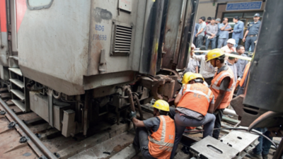Charminar Express derails at Nampally station, 6 hurt