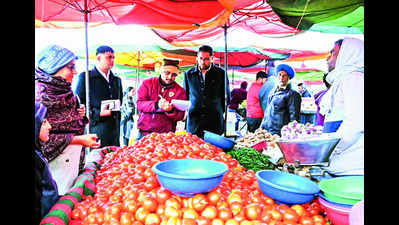 Vegetable vendors allege extortion, MC inspects mkt