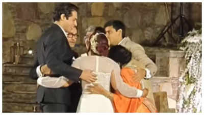 Ira Khan and Nupur Shikhare dance to Farhan Akhtar's THIS song; get a warm hug from Aamir Khan