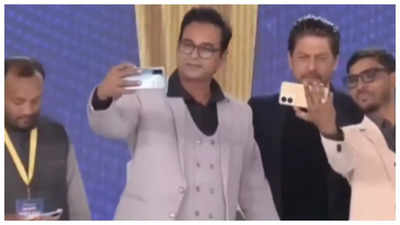 Shah Rukh Khan wins the internet as he charms the rat miners with a selfie; says, 'Ek selfie toh banti hai aapke saath'