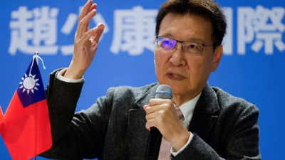 Taiwan spotlights China crackdown on Hong Kong ahead of key poll