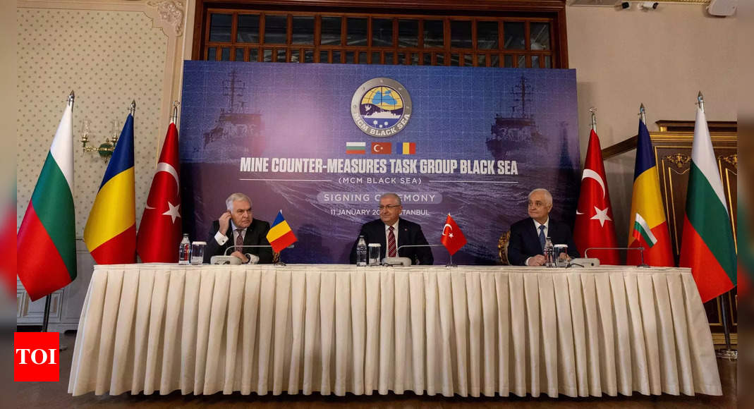 La Turquie, la Roumanie et la Bulgarie signent un accord pour déminer les mines flottantes de la mer Noire