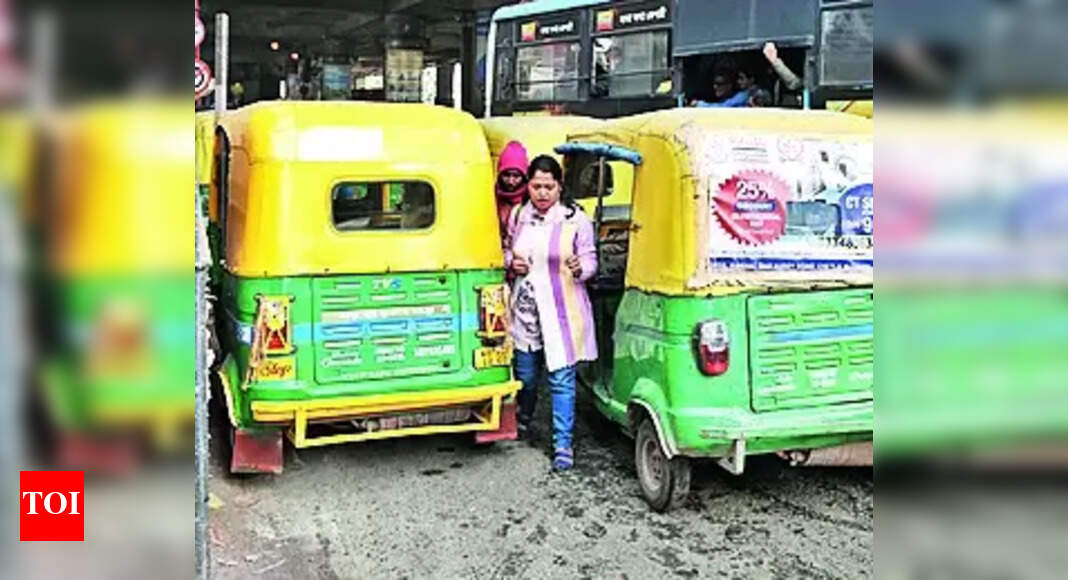 Illegal Auto Parking: Cop crackdown on illegal auto parking Kolkata ...