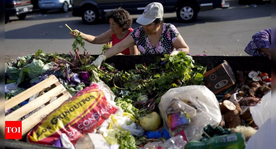 Argentina’s annual inflation soars to 211.4%, the highest in 32 years