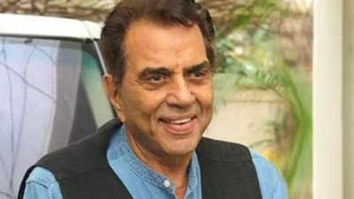 Dharmendra delights fans with his grandson's captured moment; Sunny, Bobby, and Esha shower love