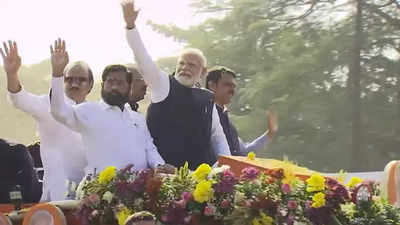 PM Modi holds roadshow in Nashik; offers prayers at Ramkund, performs pooja at Kalaram temple