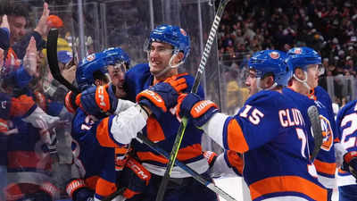 New York Islanders complete comeback, beat Toronto Maple Leafs in OT