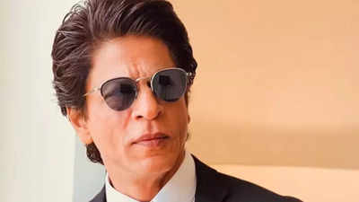 Shah Rukh Khan ensures 'Chandrayaan-3' scientist basks in the spotlight, capturing hearts; fans say, "Mohan Bhargav hai woh" - Watch!