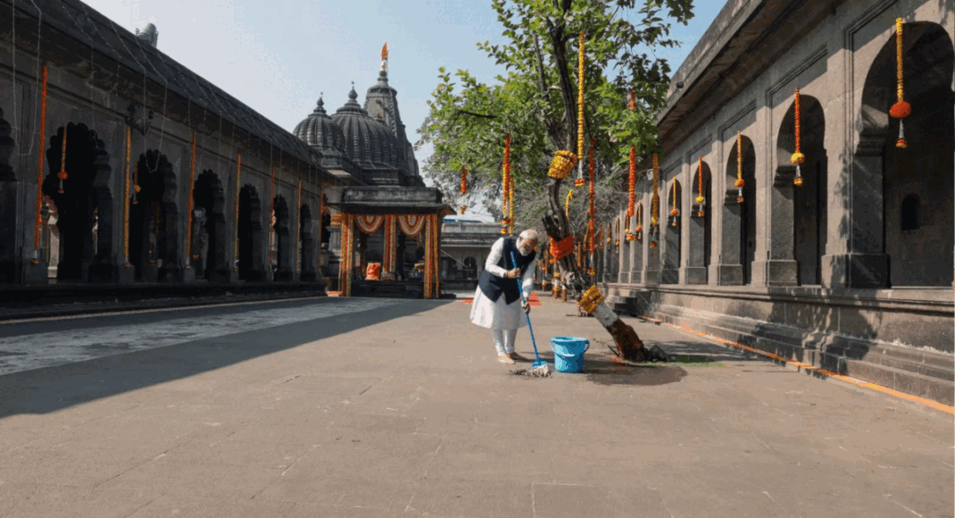 PM Modi cleans Nashik temple, urges everyone to run cleanliness