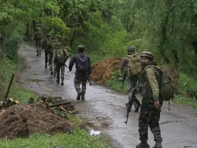 Suspected terrorists fire upon Army vehicles in J&K's Poonch; no one injured