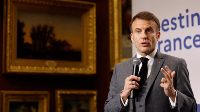 Macron's new cabinet tilts right with old pillars, some surprises