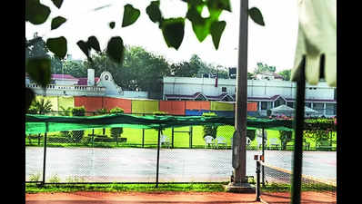 Non-members can pay & use outdoor sports facilities at Roshanara Club